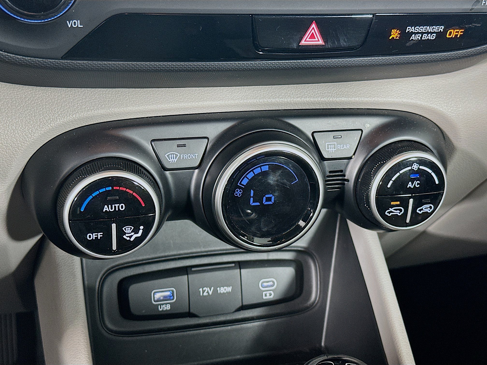Used 2023 Hyundai Venue SEL FWD image 23