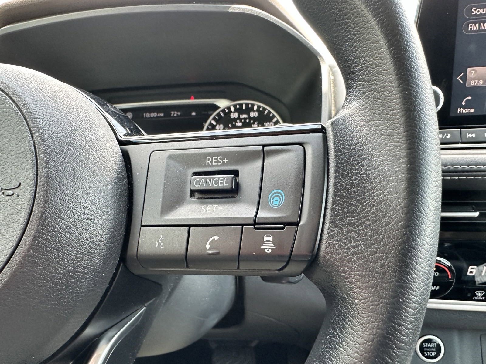 Used 2021 Nissan Rogue SV image 11