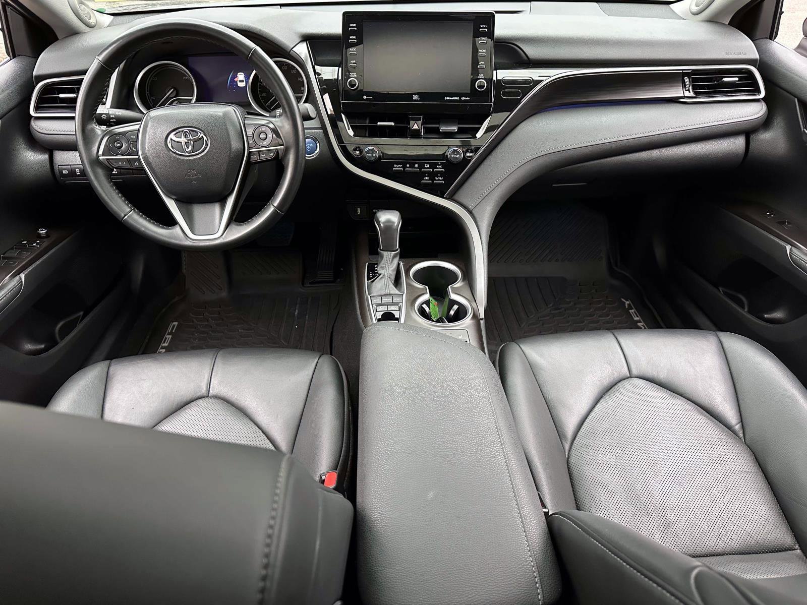 Used 2022 Toyota Camry XLE w/ Navigation Upgrade Package image 17