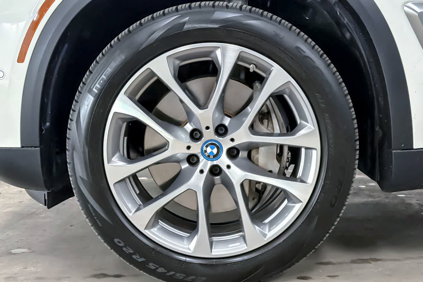 Used 2024 BMW X5 xDrive50e image 27