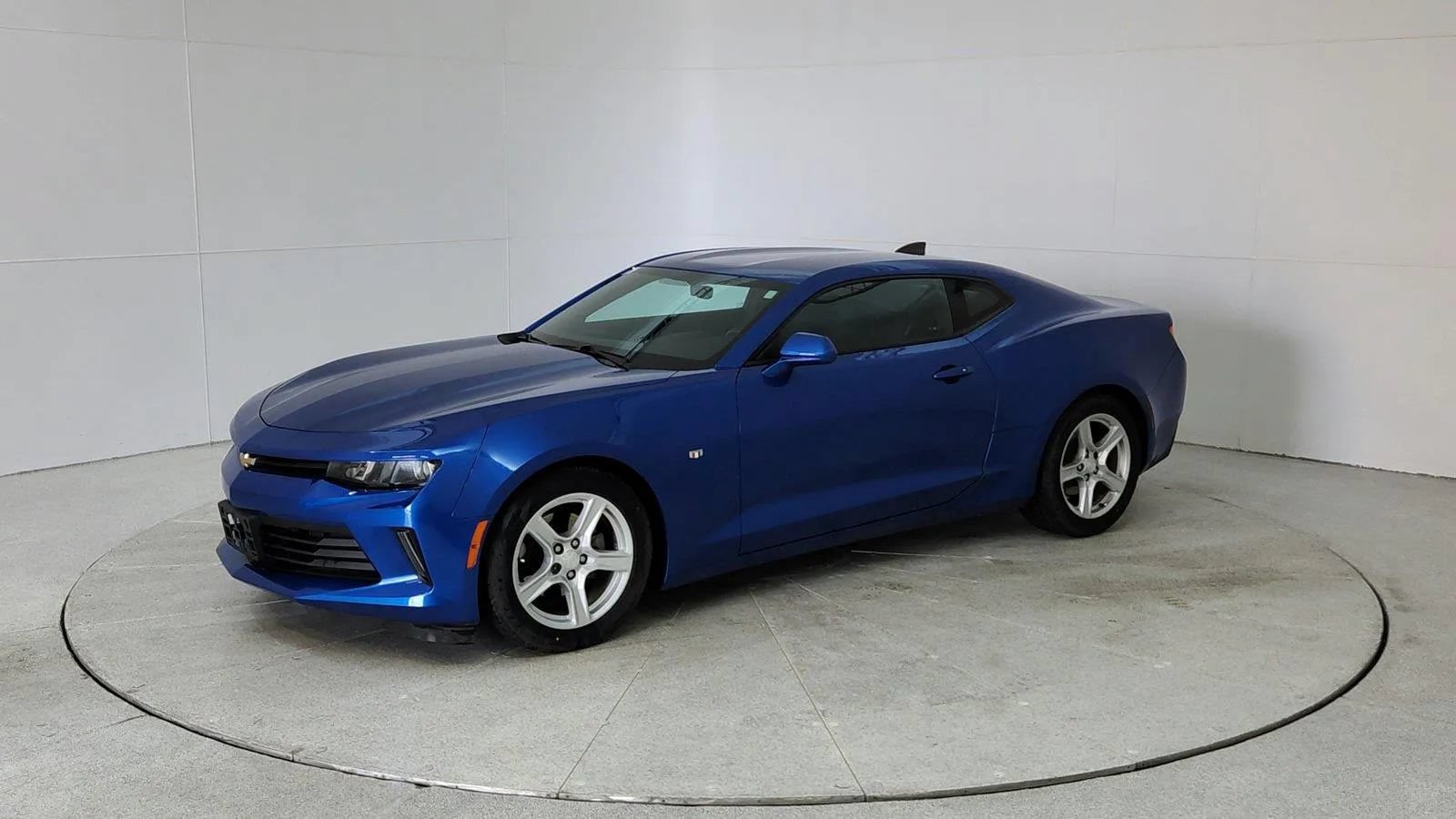Used 2017 Chevrolet Camaro LT w/ Technology Package RWD image 3