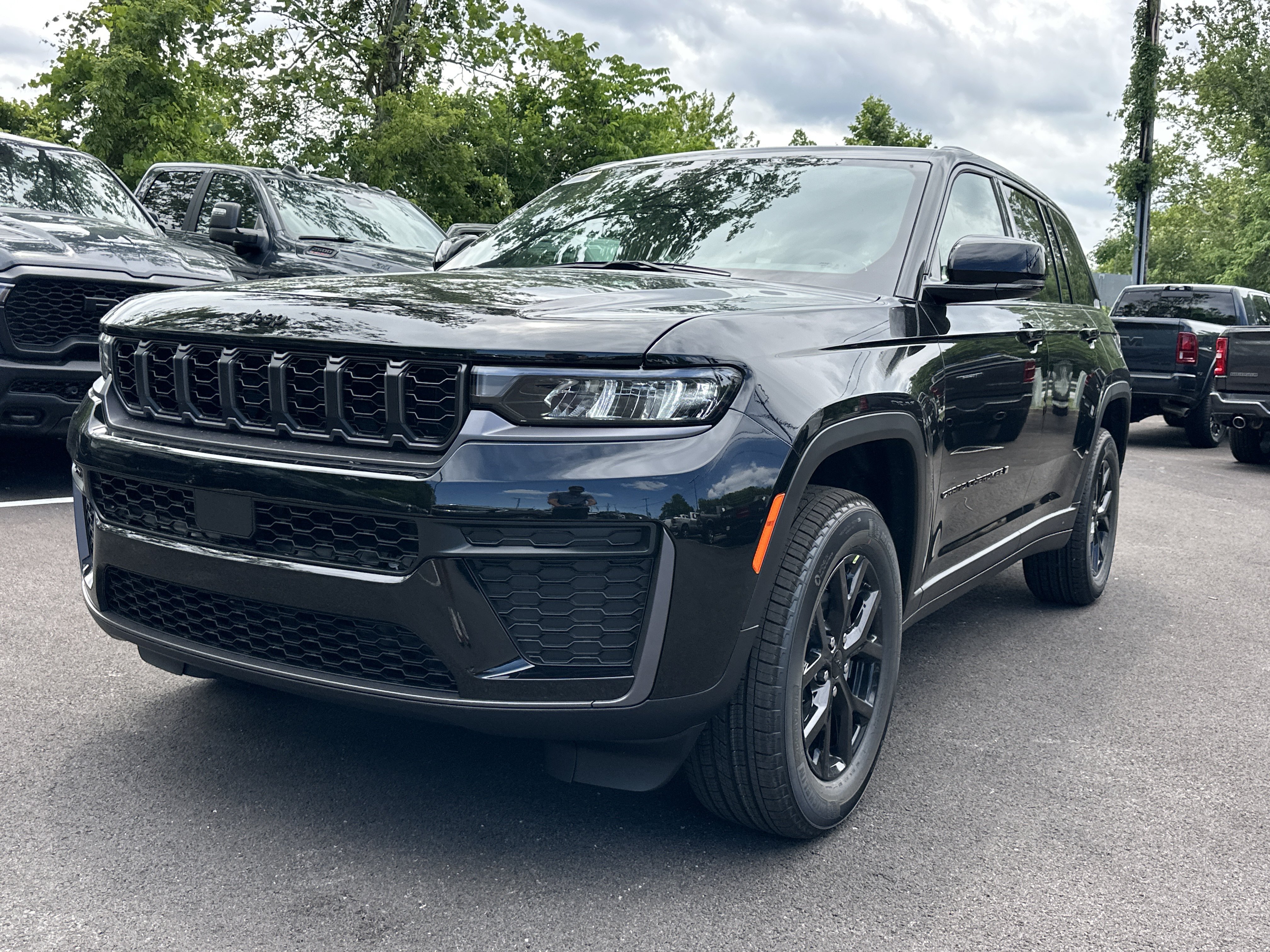 New 2026 Jeep Grand Cherokee Altitude AWD/4WD image 20