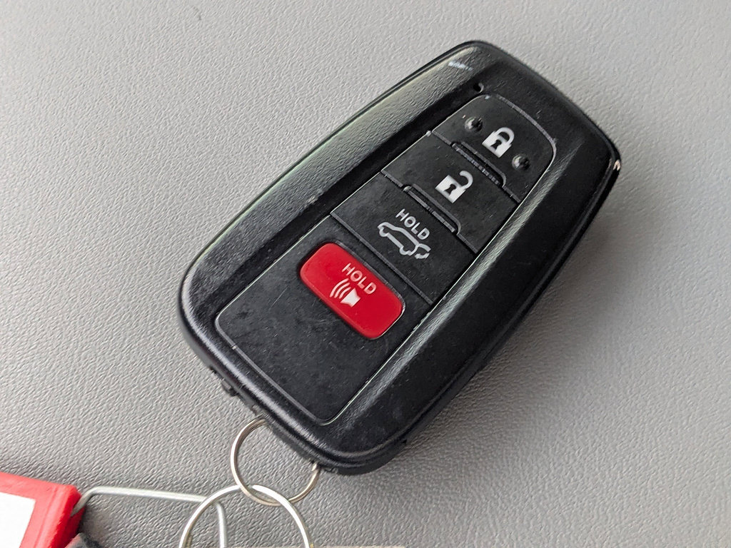 Used 2023 Toyota Highlander XLE FWD image 43