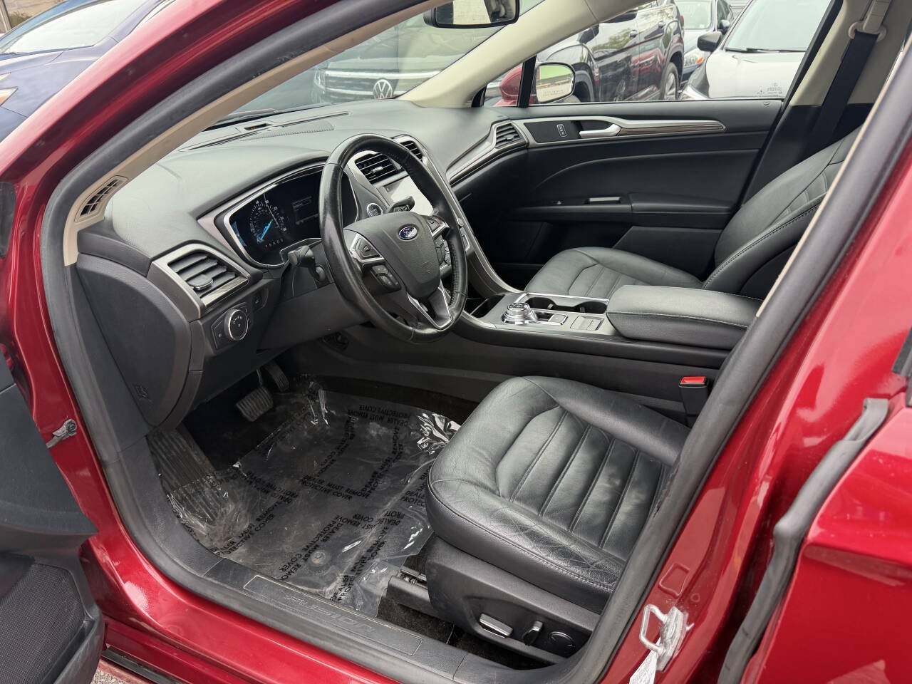 Used 2017 Ford Fusion SE w/ Fusion SE Technology Package FWD image 12