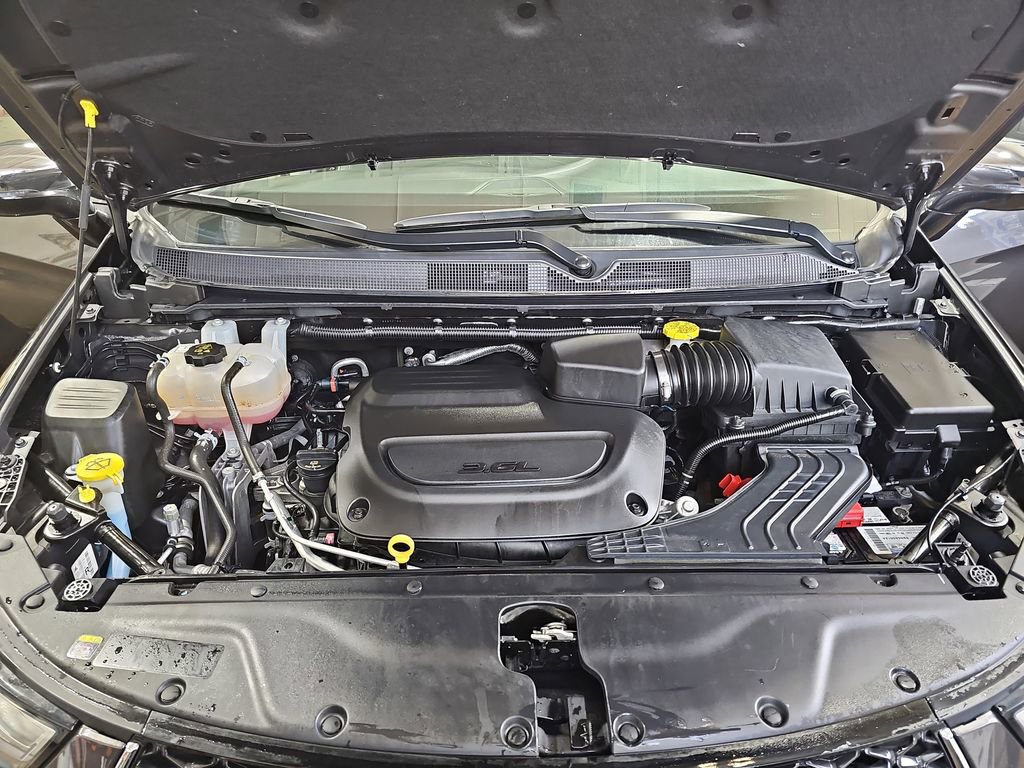 Used 2023 Chrysler Pacifica Limited w/ Uconnect Theater Family Group image 36