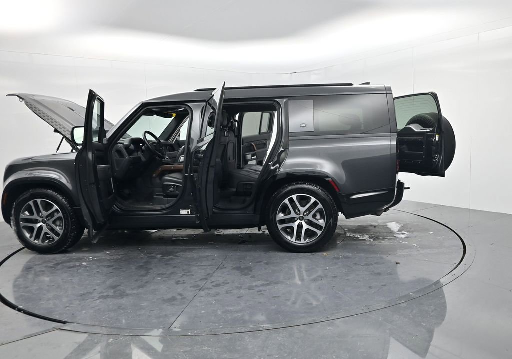 Used 2023 Land Rover Defender 130 X-Dynamic SE image 56