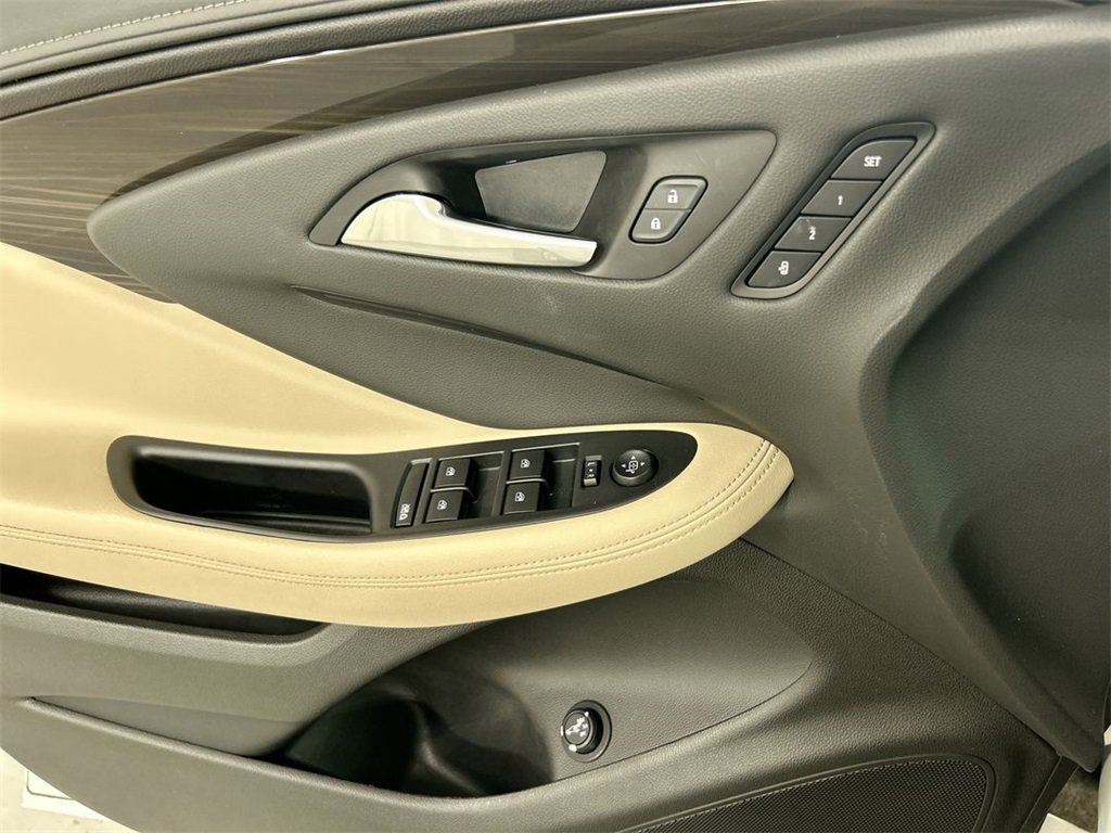Used 2020 Buick Envision Essence w/ Experience Buick Package image 11