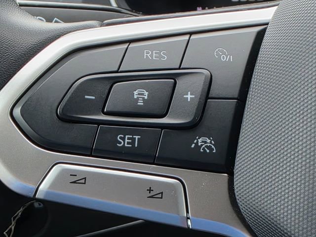 Used 2024 Volkswagen Tiguan S image 9