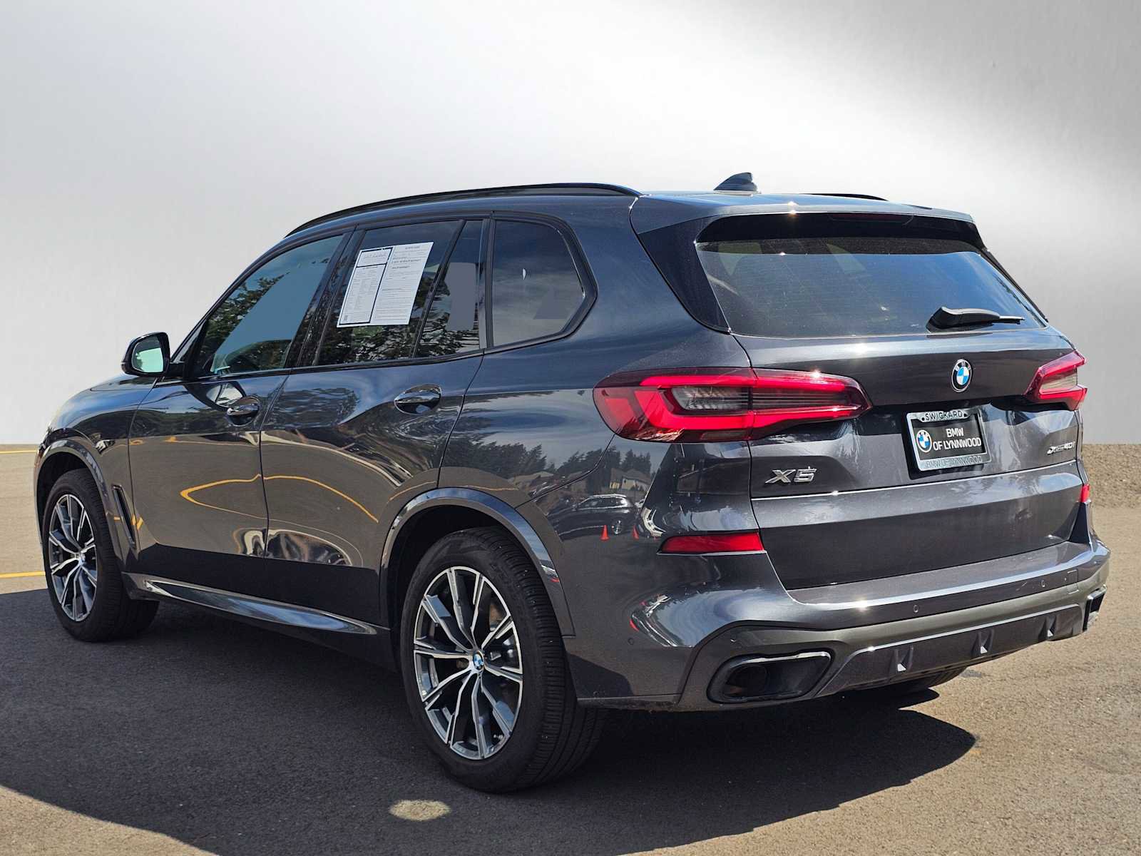 Used 2021 BMW X5 xDrive40i w/ M Sport Package image 5