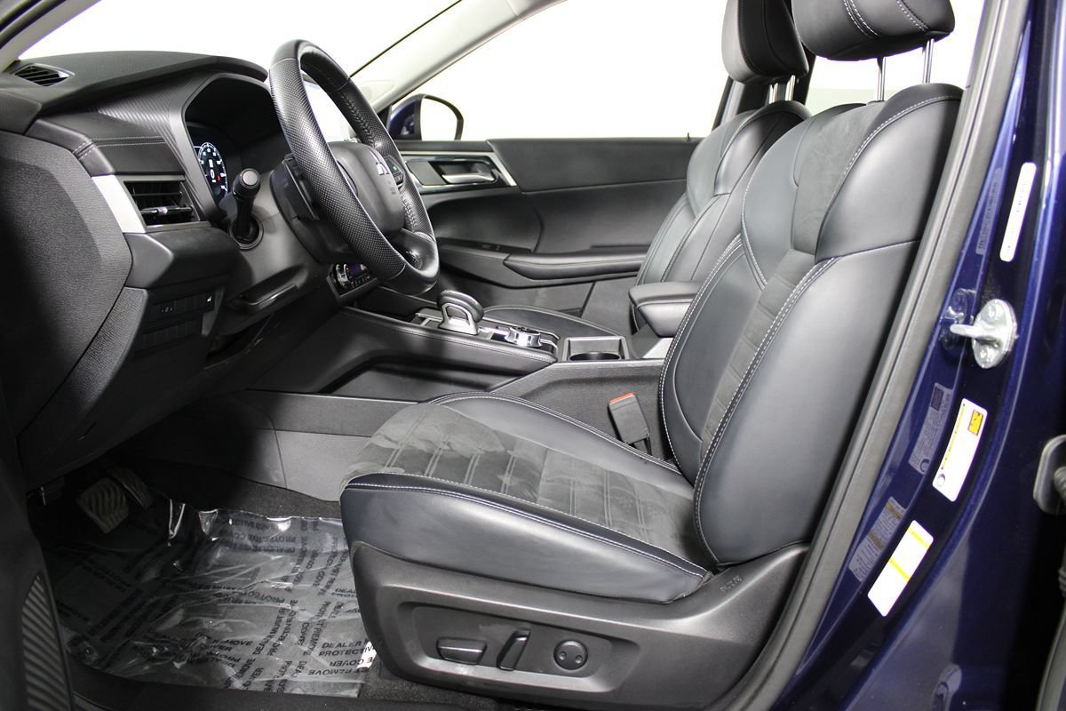 Used 2024 Mitsubishi Outlander SE Black Edition FWD image 13
