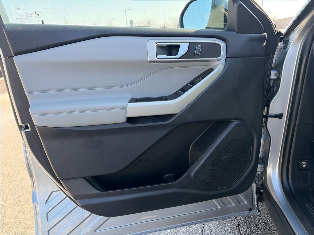 Used 2023 Ford Explorer XLT w/ Equipment Group 202A image 13