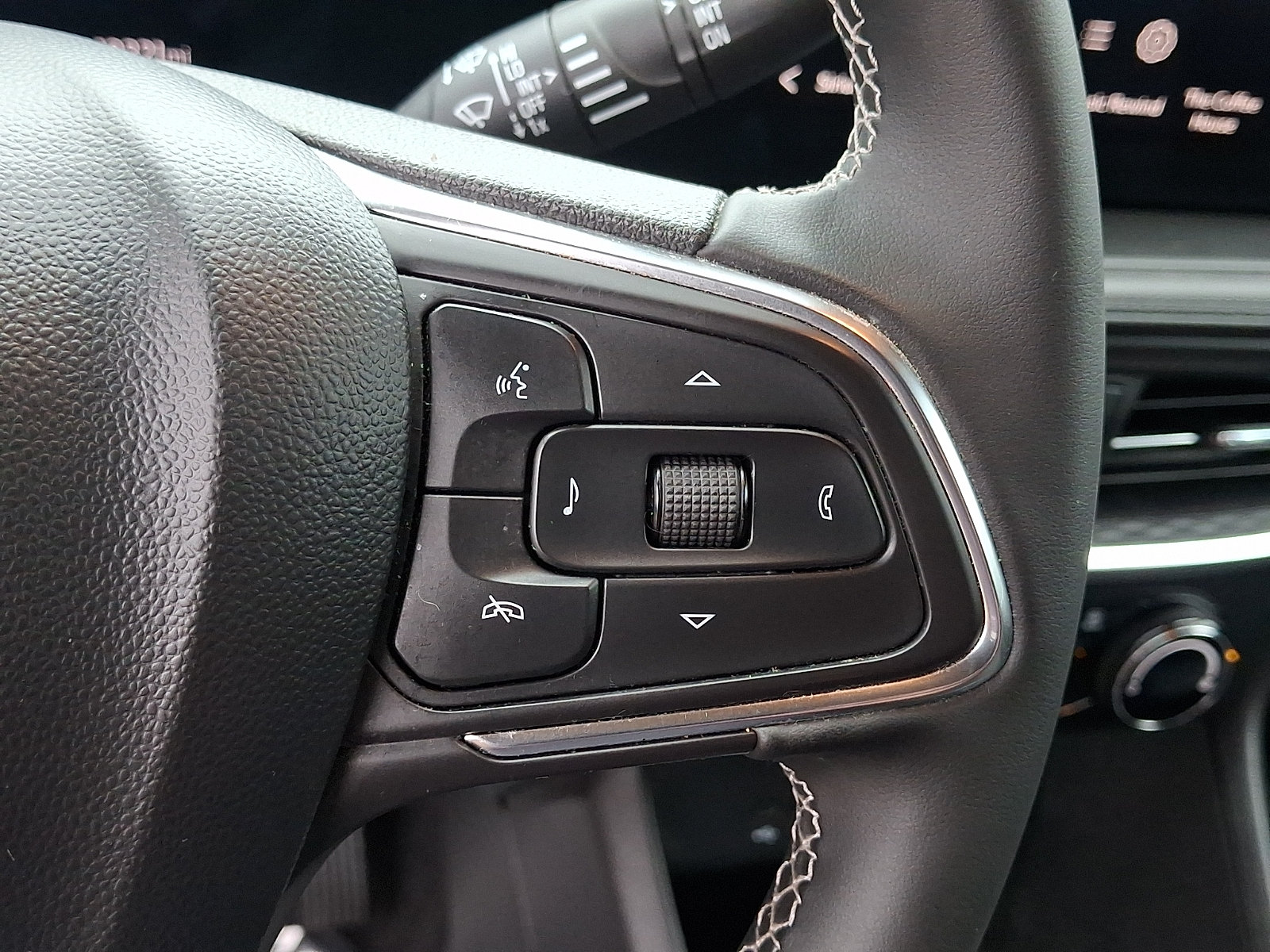 Used 2024 Buick Encore GX Preferred AWD/4WD image 21