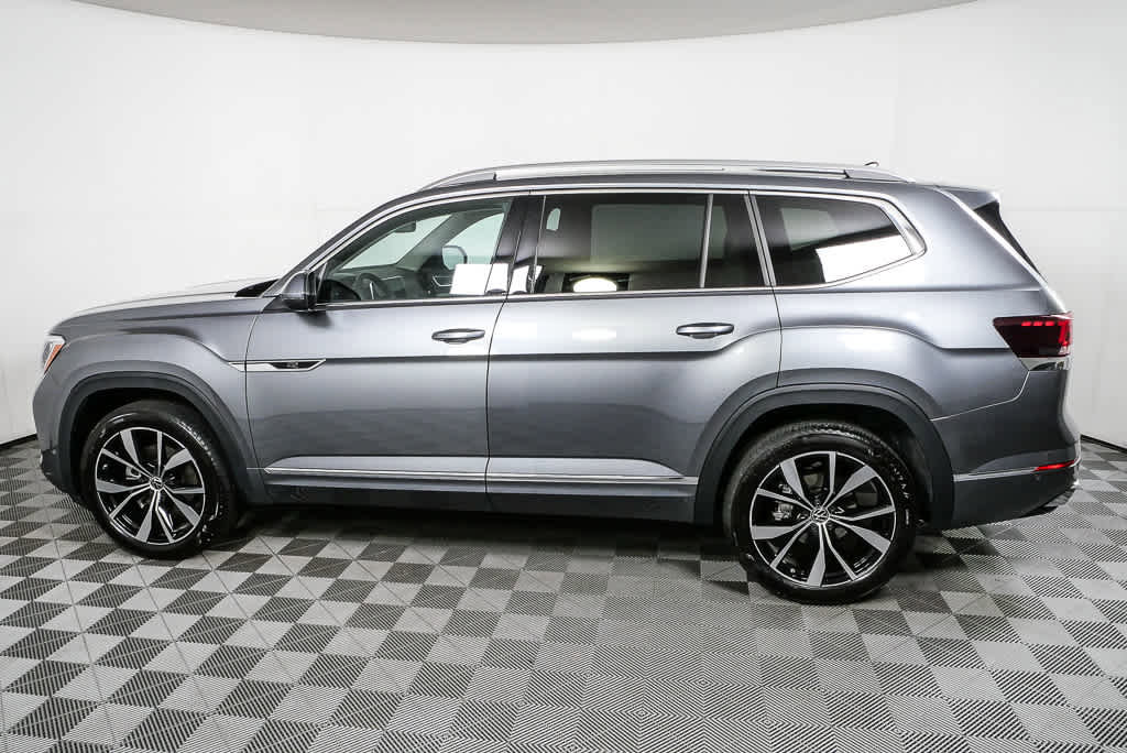 Certified 2025 Volkswagen Atlas SEL Premium R-Line image 32