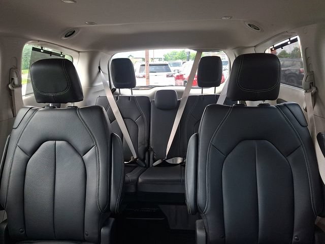 Used 2022 Chrysler Pacifica Touring-L AWD/4WD image 19