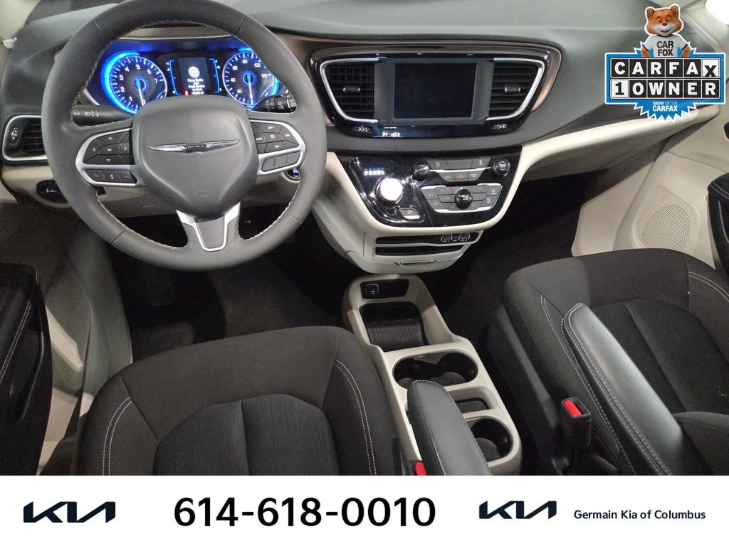 Used 2023 Chrysler Voyager LX image 17