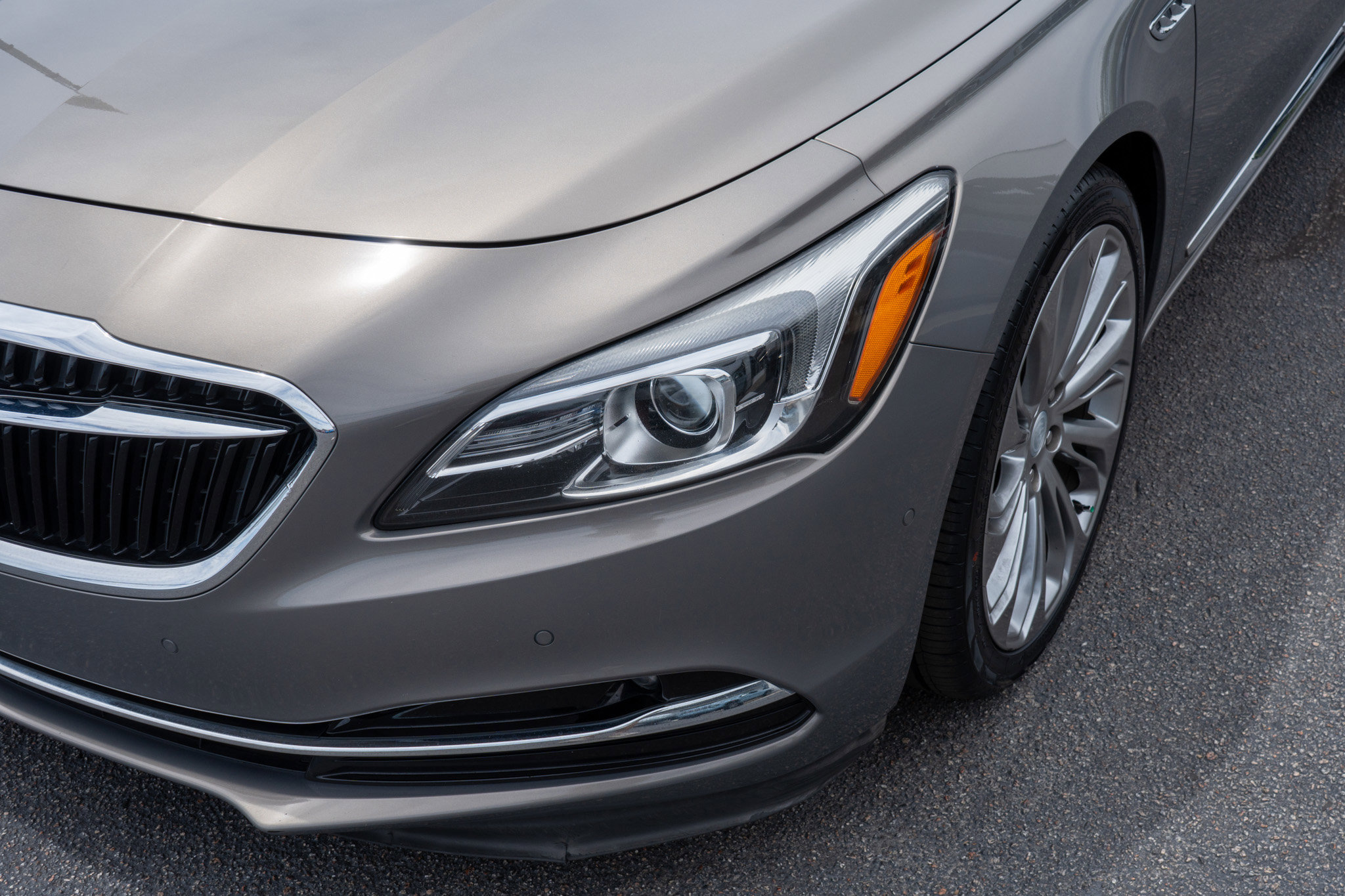 Used 2017 Buick LaCrosse Premium w/ Driver Confidence Package #2 FWD image 9