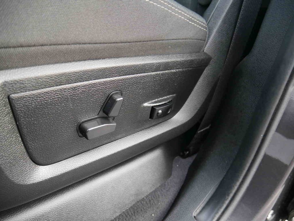 Certified 2025 RAM 3500 Big Horn image 28