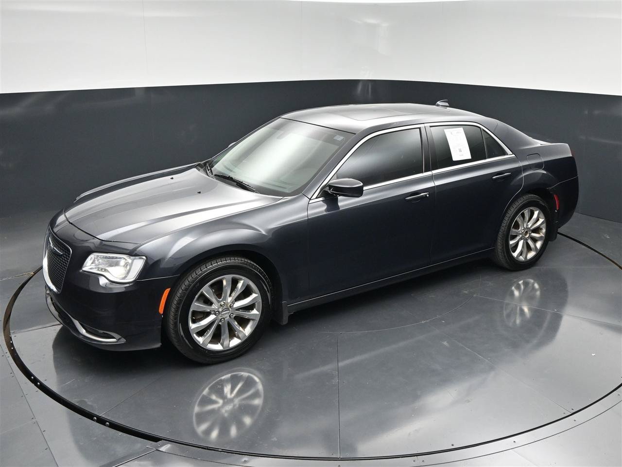 Used 2017 Chrysler 300 Limited w/ Value Package AWD/4WD image 18