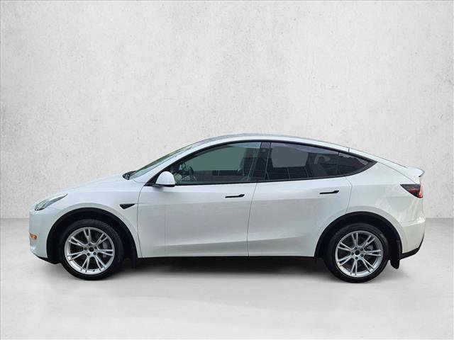 Used 2022 Tesla Model Y Long Range image 9