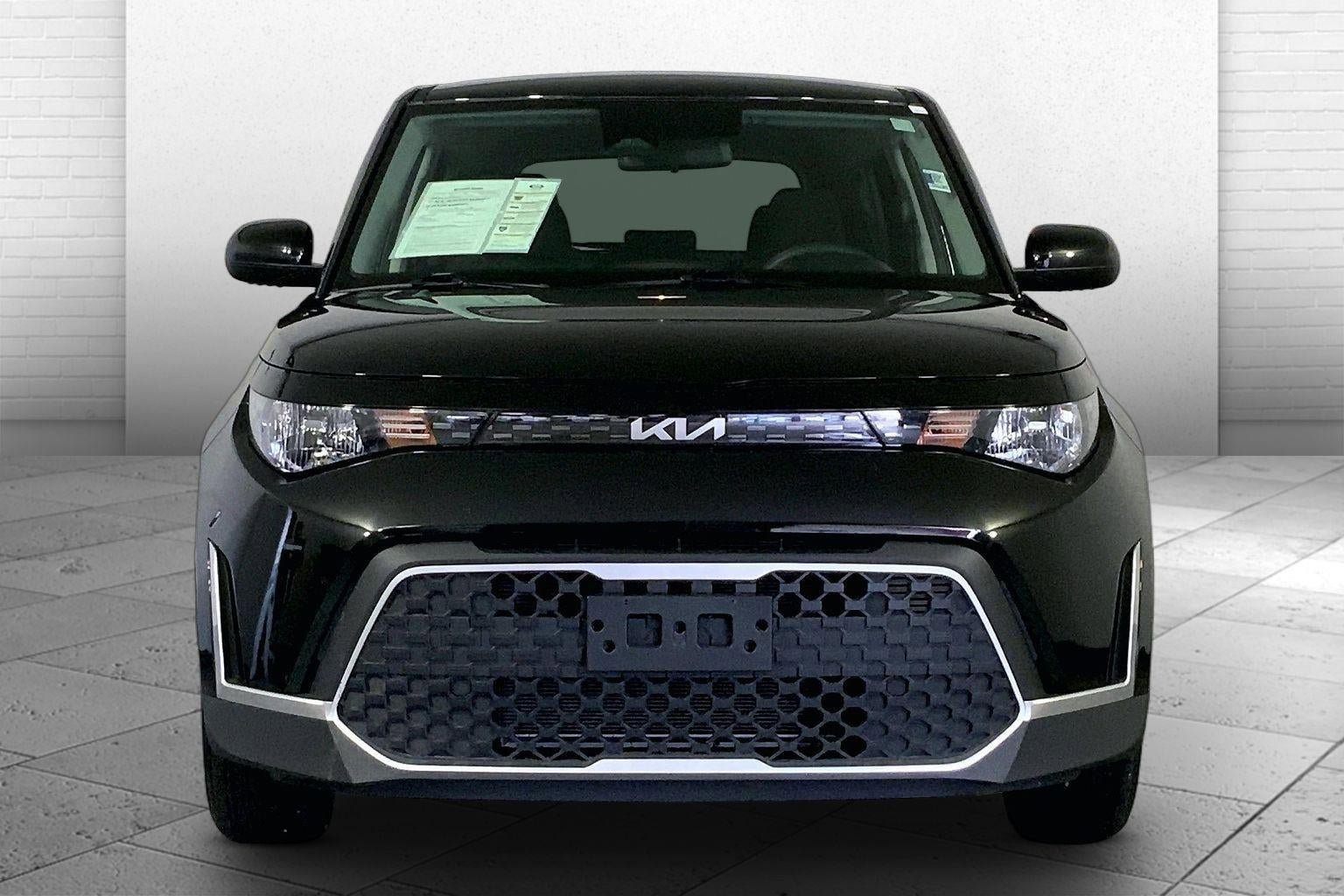 Used 2025 Kia Soul LX image 2