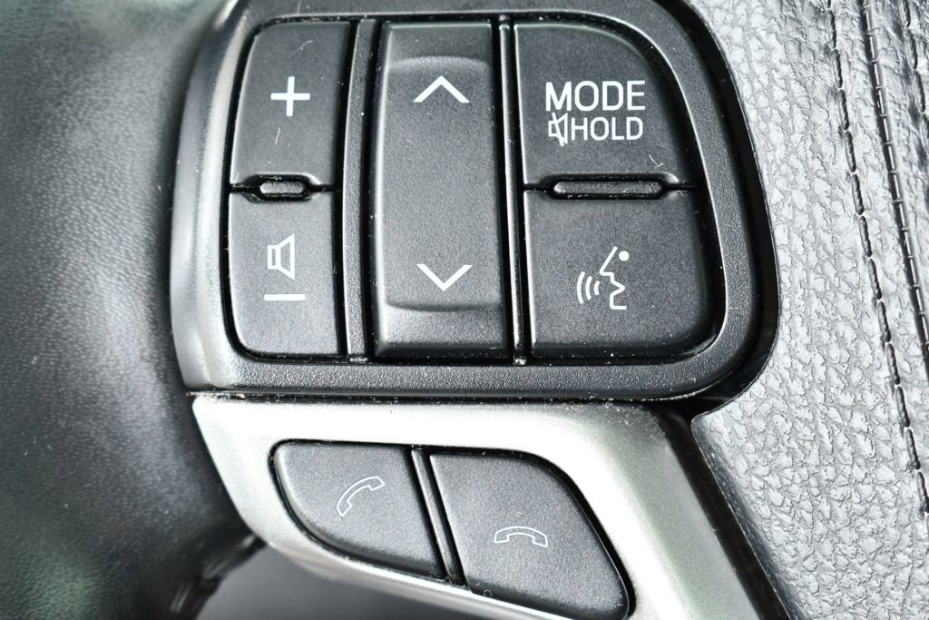 Used 2019 Toyota Highlander XLE AWD/4WD image 32