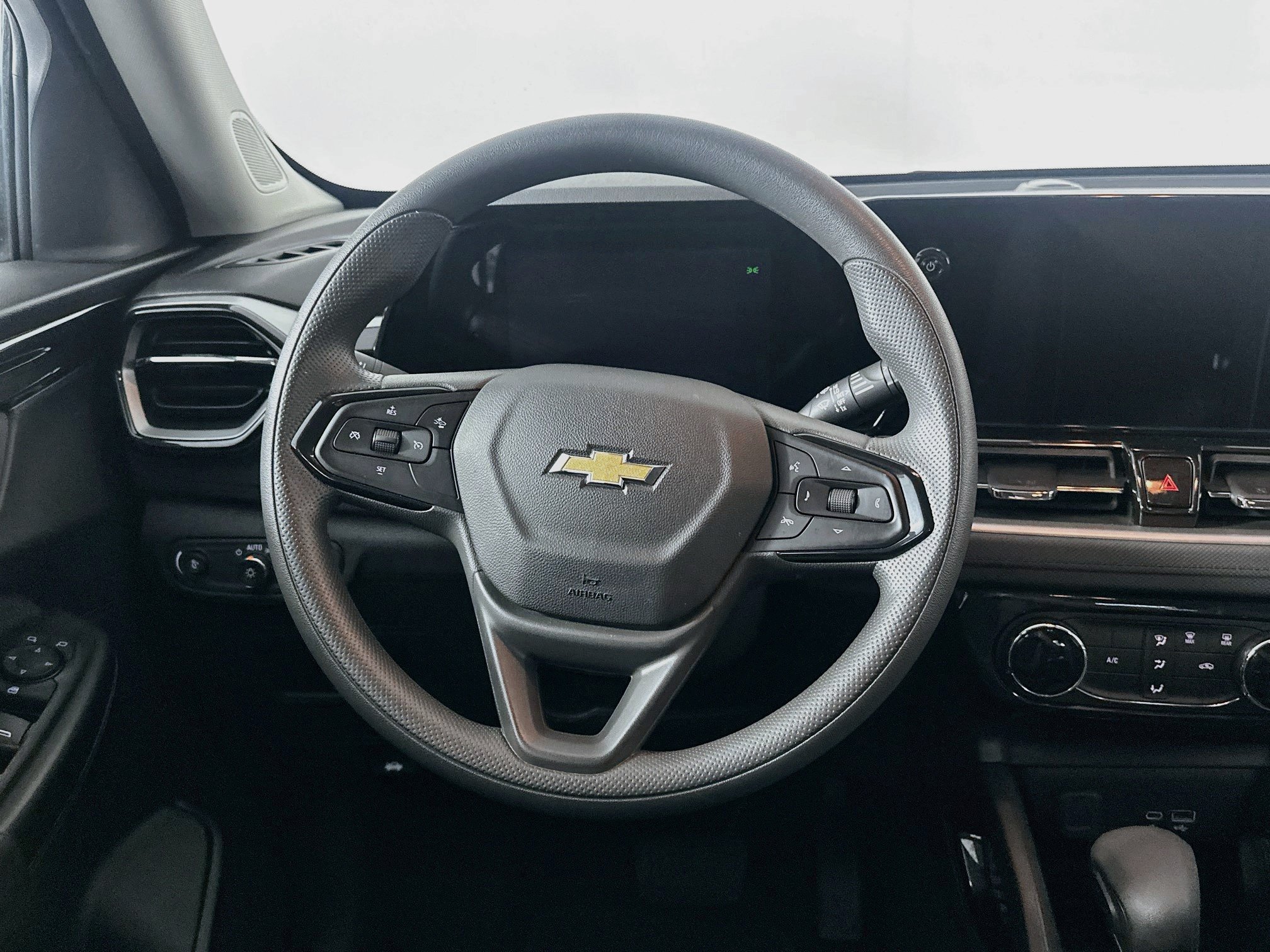 Used 2025 Chevrolet TrailBlazer LT FWD image 17