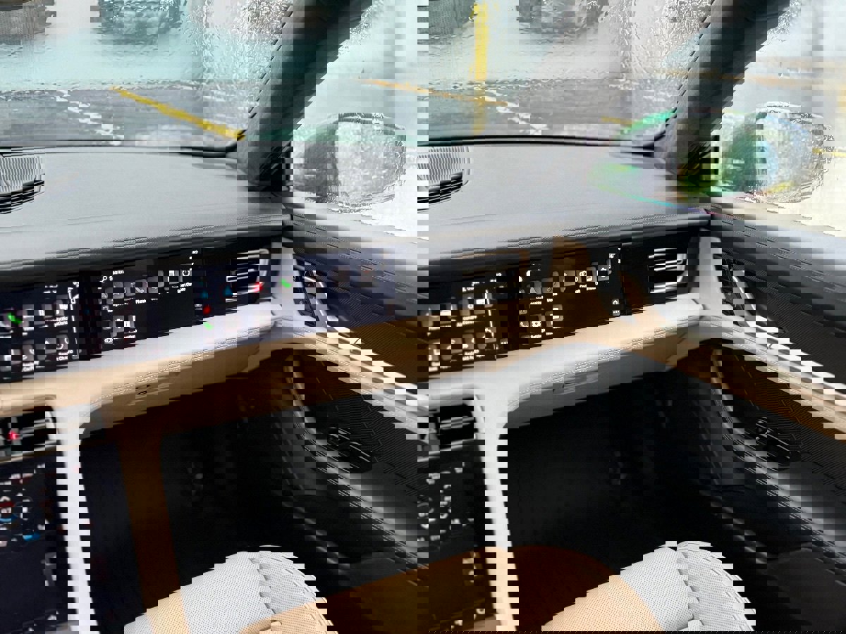 Used 2020 Porsche Taycan Turbo image 18