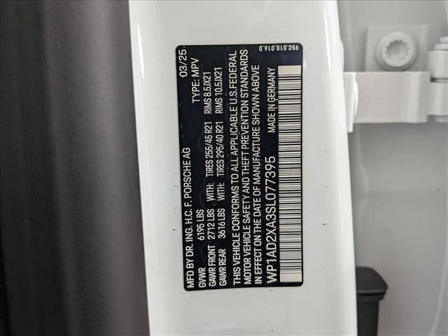 Used 2025 Porsche Macan Electric RWD image 28