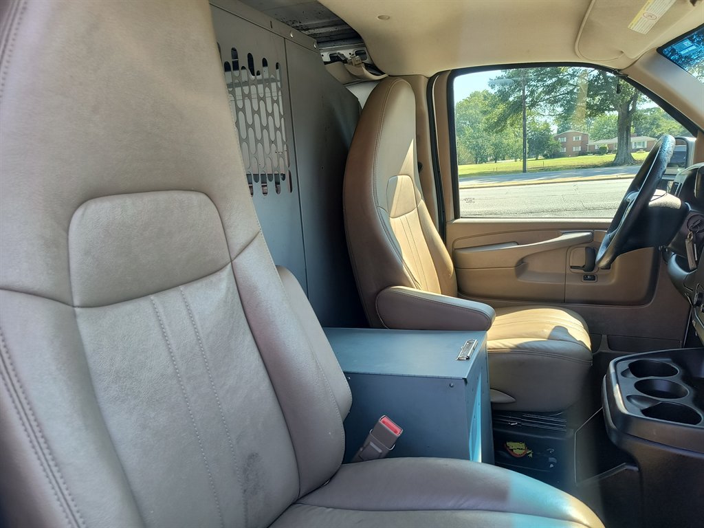 Used 2015 Chevrolet Express 2500 RWD image 18