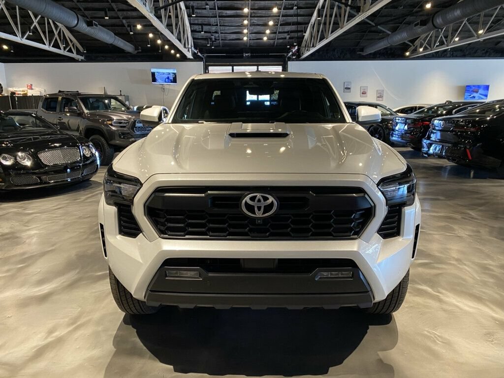 Used 2025 Toyota Tacoma TRD Sport w/ TRD Sport Premium Package AWD/4WD image 8