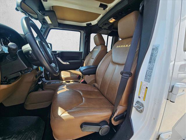 Used 2015 Jeep Wrangler Unlimited Sahara w/ Connectivity Group AWD/4WD image 13