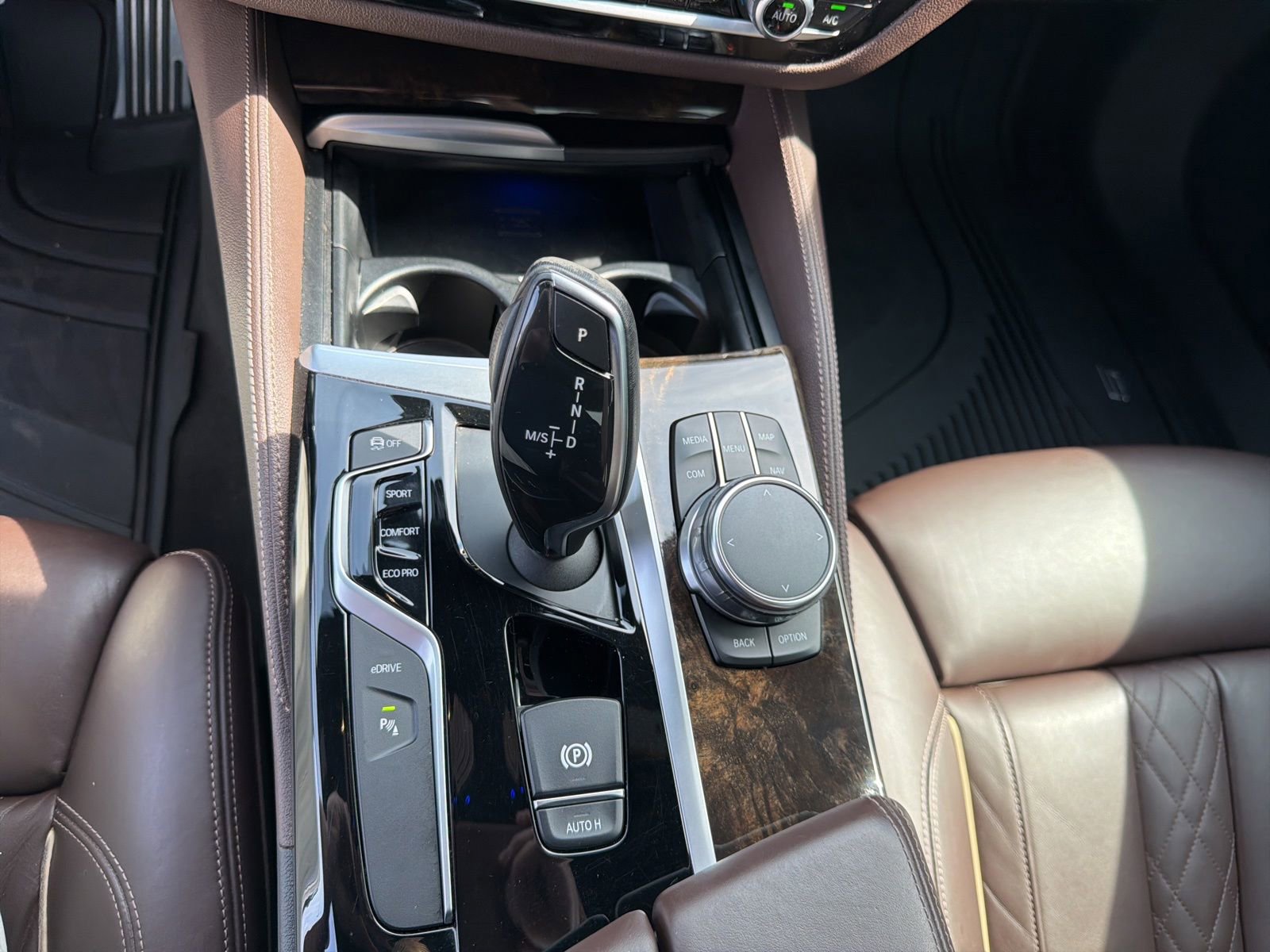 Used 2018 BMW 530e xDrive AWD/4WD image 26