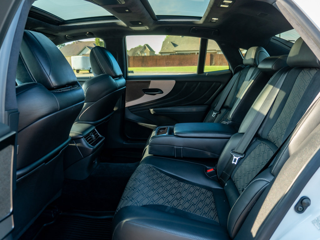 Used 2019 Lexus LS 500 F Sport w/ Accessory Package (Z1) AWD/4WD image 14