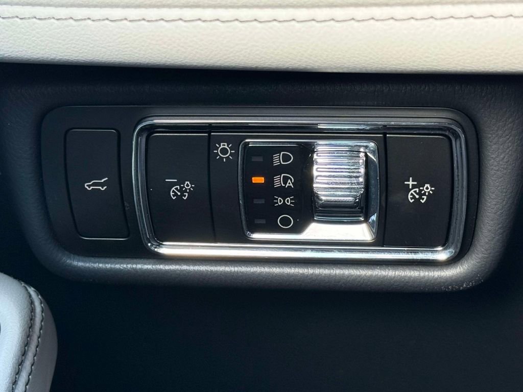 Used 2025 Lincoln Aviator Reserve AWD/4WD image 32
