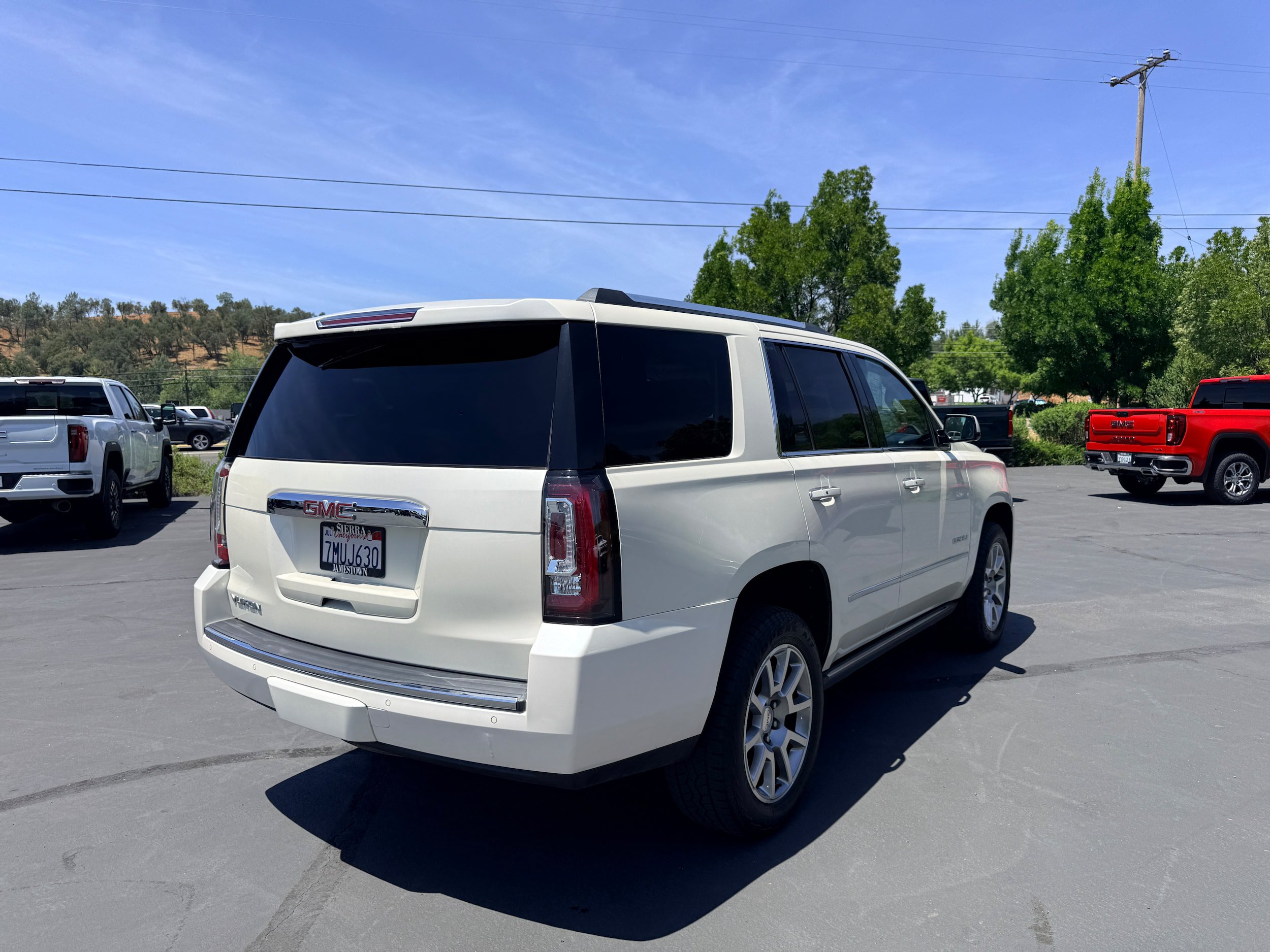 Used 2015 GMC Yukon Denali w/ Open Road Package AWD/4WD image 6