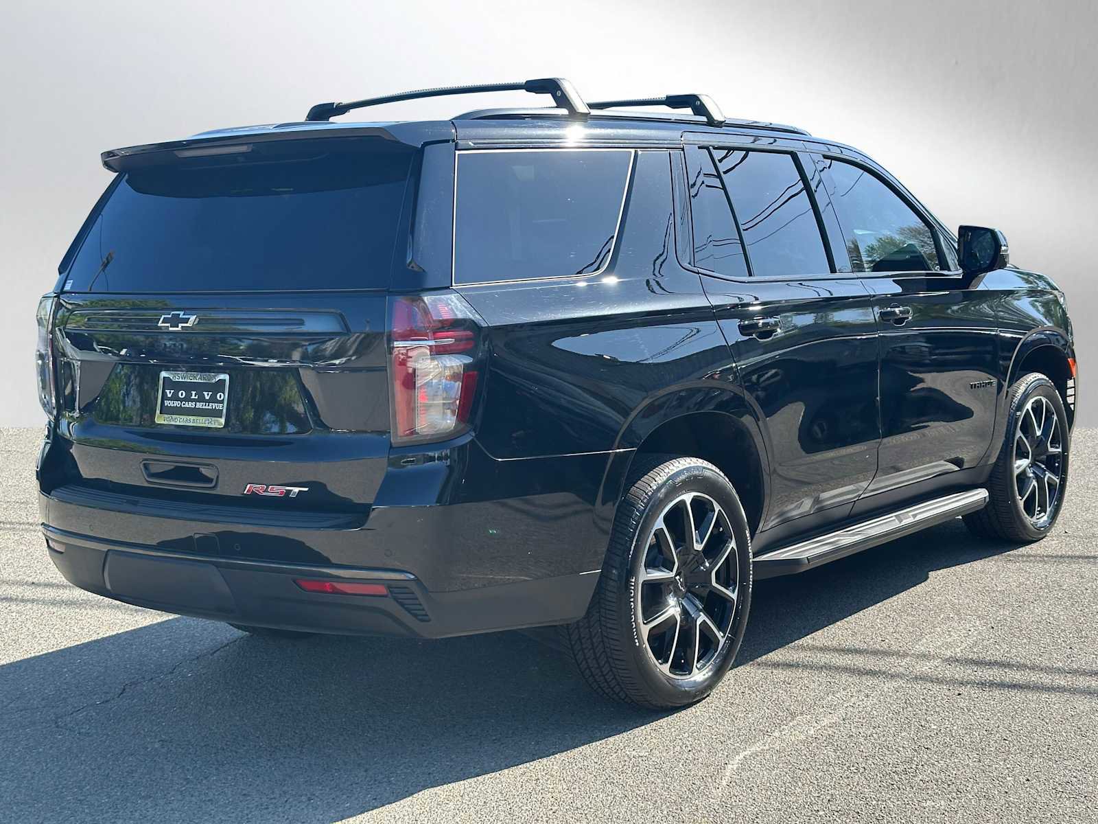 Used 2021 Chevrolet Tahoe RST w/ Luxury Package AWD/4WD image 3