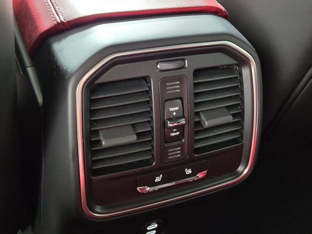 Used 2024 Porsche Macan image 18