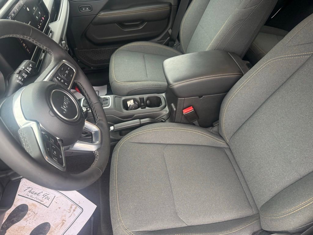 Used 2025 Jeep Wrangler Unlimited Sahara image 15