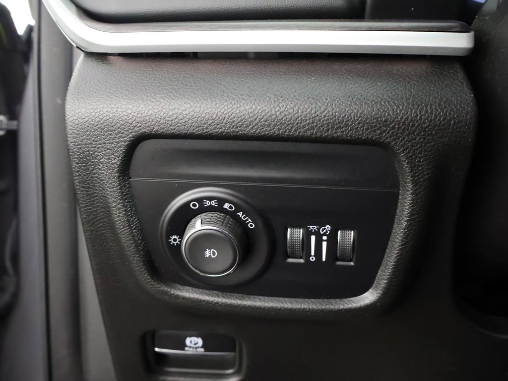 Used 2023 Jeep Grand Cherokee L Limited AWD/4WD image 45