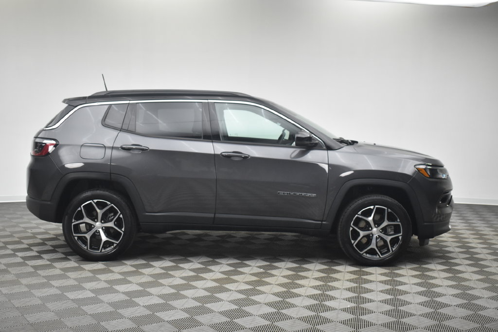 Used 2024 Jeep Compass Limited AWD/4WD image 11