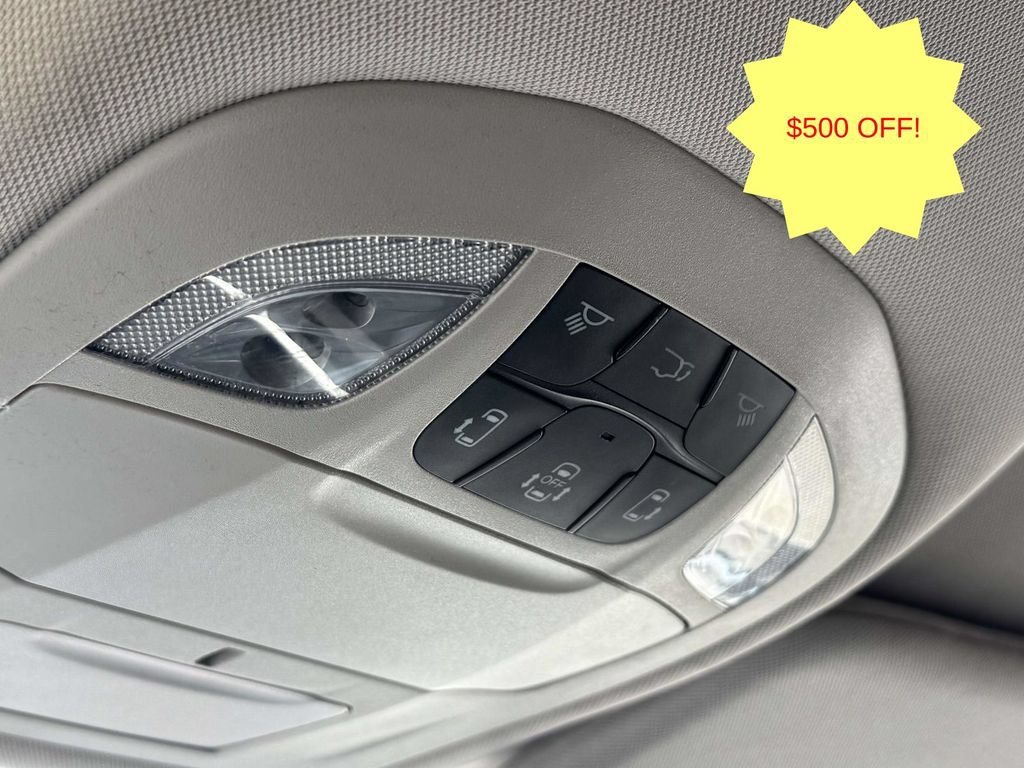 Used 2022 Chrysler Voyager LX FWD image 12
