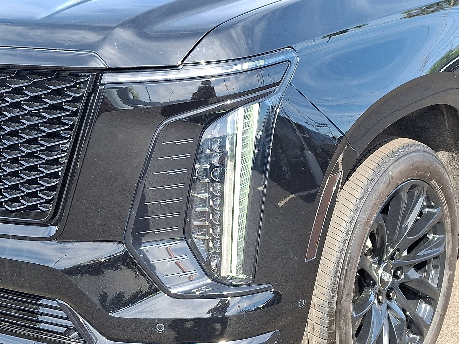 Used 2025 Cadillac Escalade ESV Sport w/ Touring Package AWD/4WD image 11