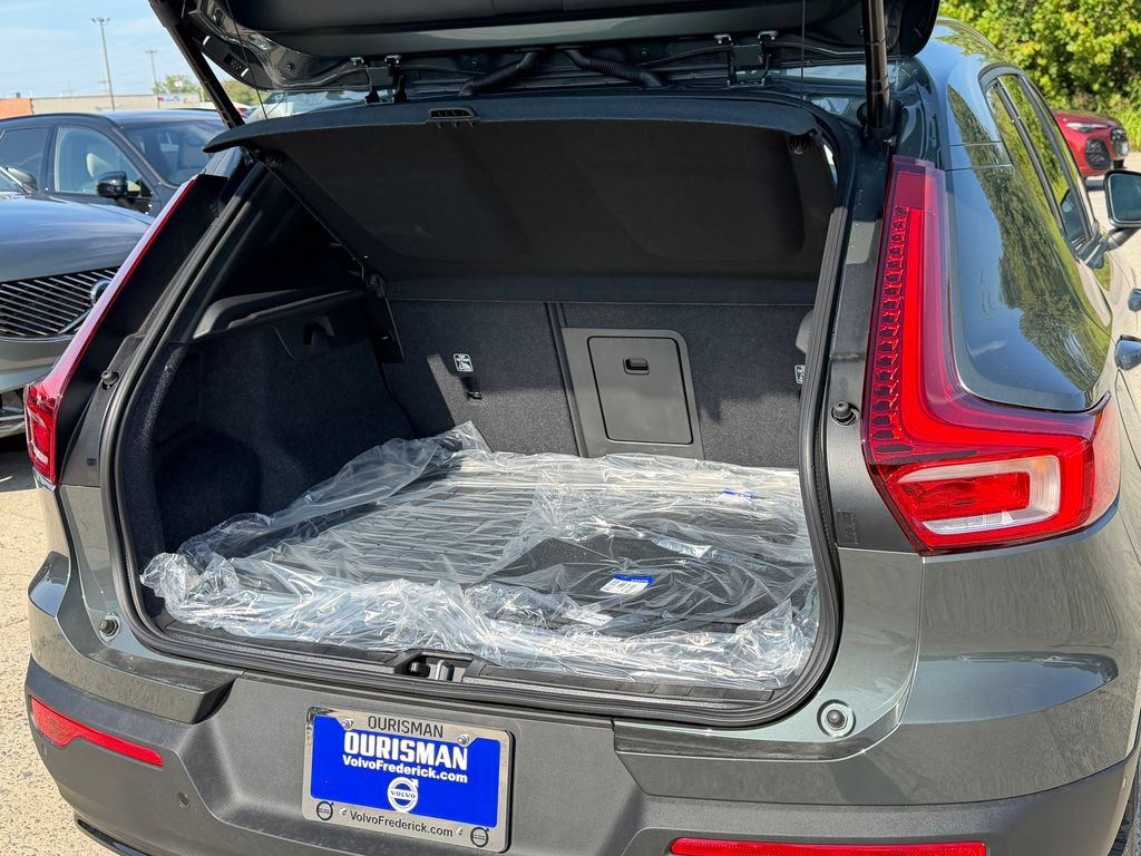 New 2026 Volvo XC40 B5 Plus w/ Protection Package Premier AWD/4WD image 13