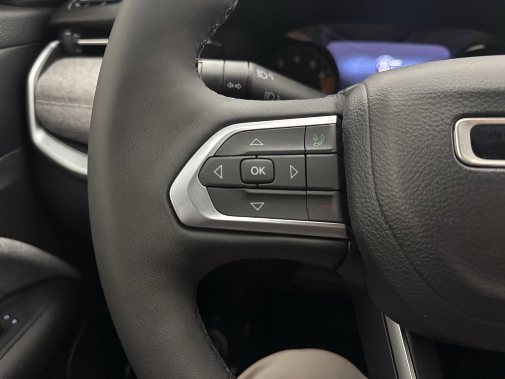 Used 2023 Jeep Compass Latitude image 25