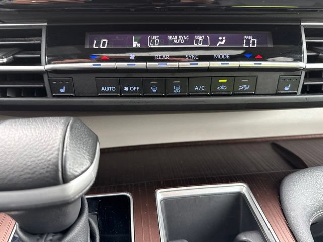 Used 2023 Toyota Sienna XLE FWD image 27