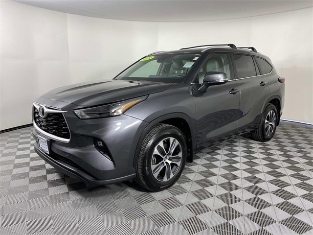 Used 2024 Toyota Highlander XLE image 4