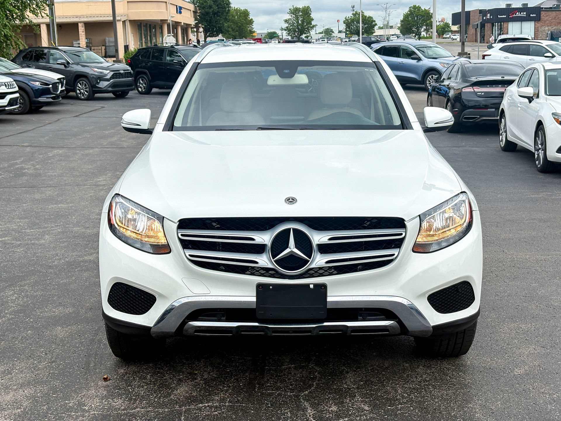 Used 2017 Mercedes-Benz GLC 300 image 4
