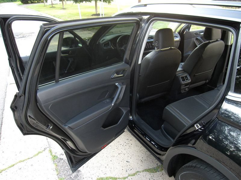 Used 2018 Volkswagen Tiguan SE w/ Panoramic Sunroof Package AWD/4WD image 27