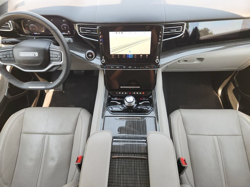Used 2022 Jeep Wagoneer Series III w/ Premium Group I AWD/4WD image 5