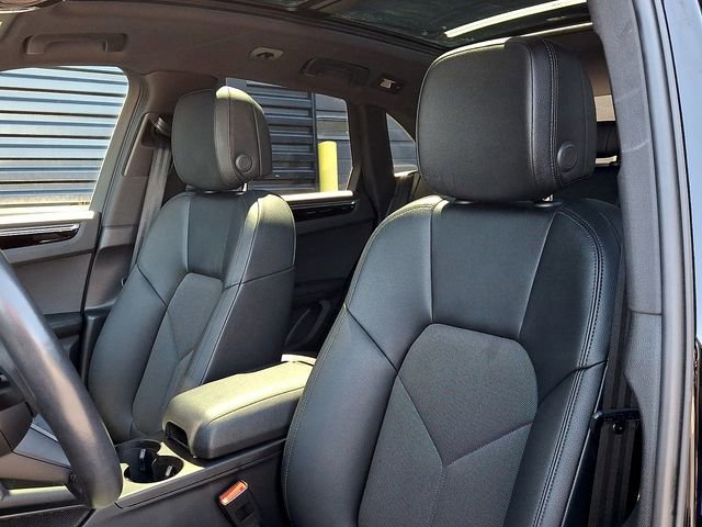 Certified 2023 Porsche Macan Turbo AWD/4WD image 5